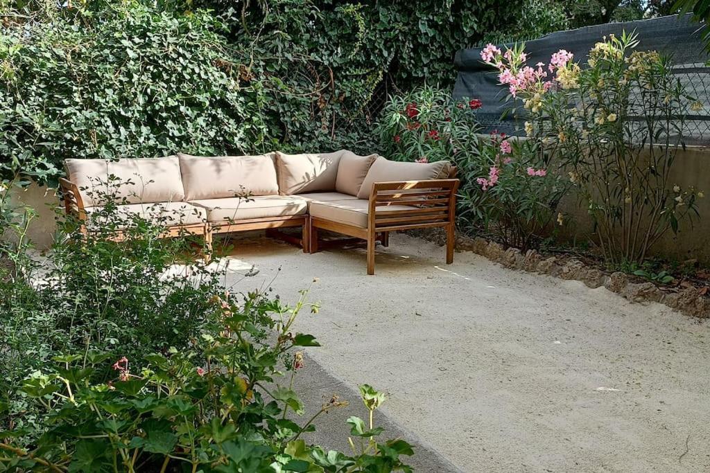 Grand Appartement, 2 Chambres Et Jardin Nîmes Exteriér fotografie