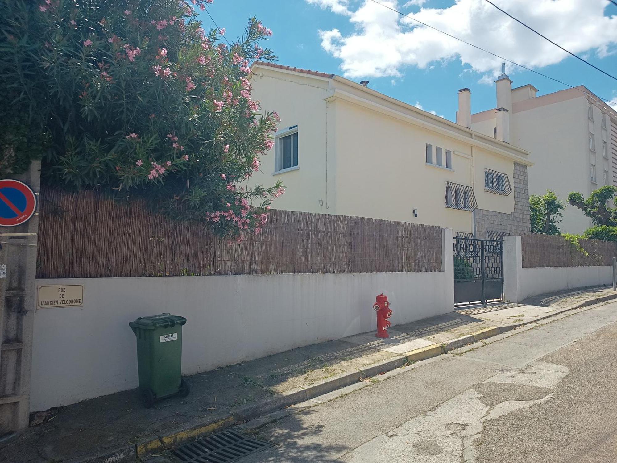 Grand Appartement, 2 Chambres Et Jardin Nîmes Exteriér fotografie