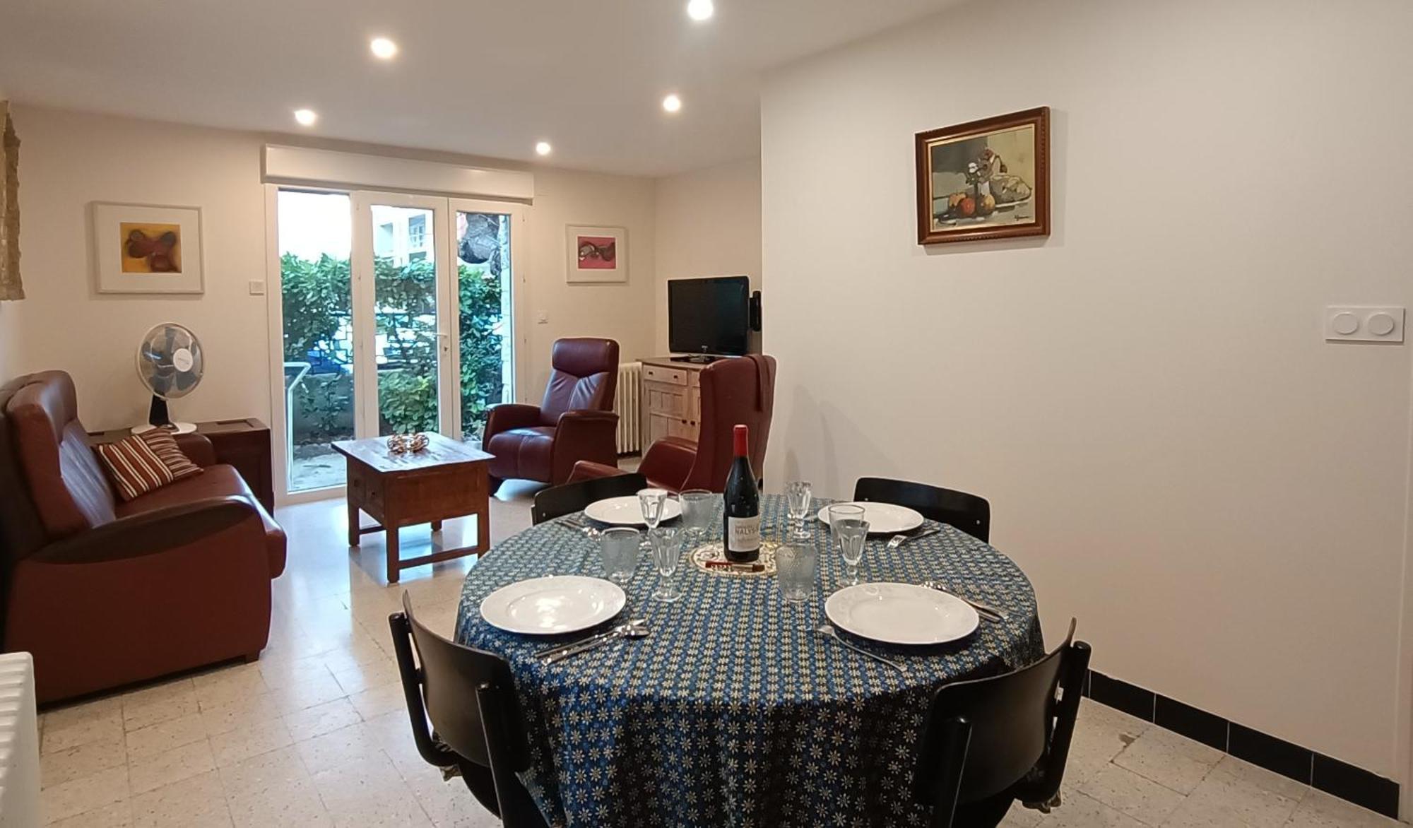 Grand Appartement, 2 Chambres Et Jardin Nîmes Exteriér fotografie